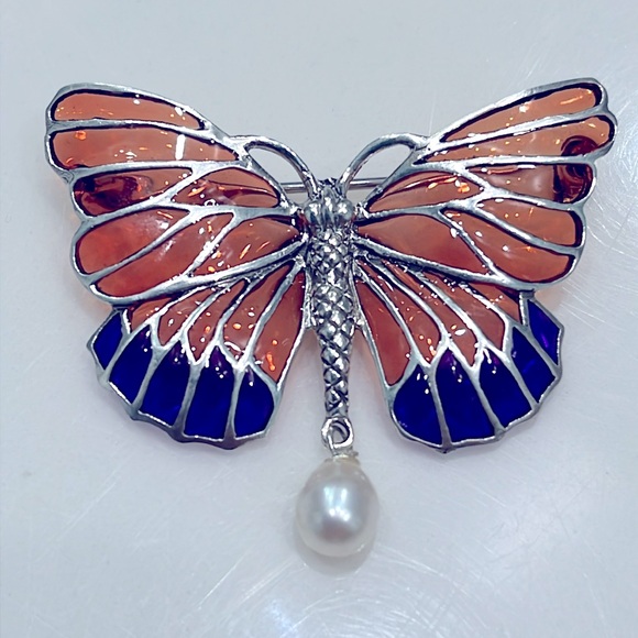 Jewelry - Pearl 14KWG Plated brooch